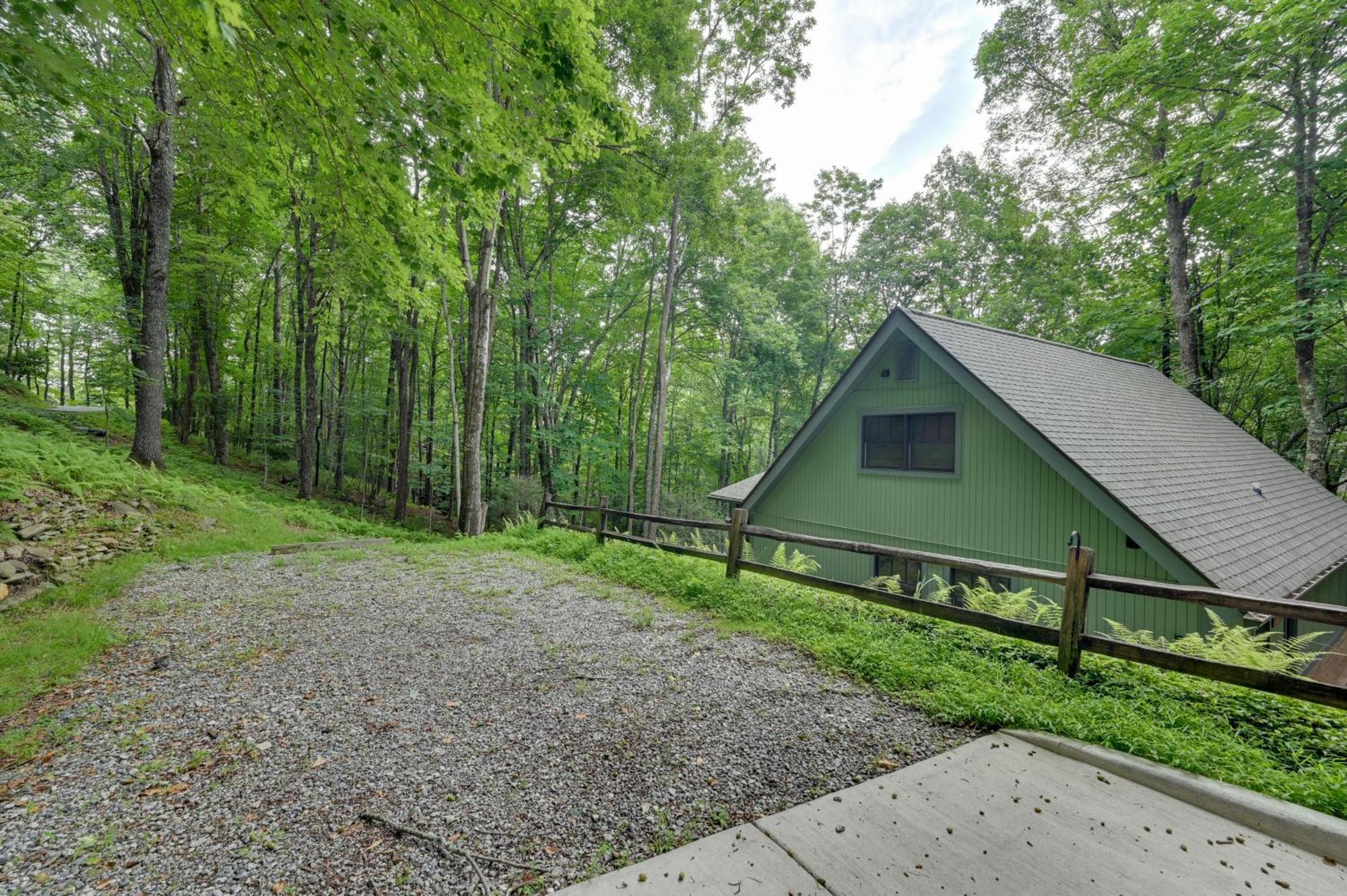 Villa Peaceful Brevard Mountain Cabin Hike, Golf And Swim Exterior foto